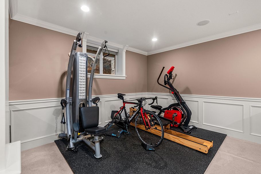 452 Tempe Crescent North Vancouver, BC - 33