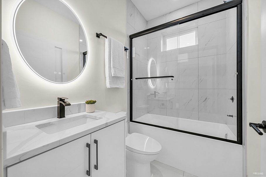 2 2703 East 3rd Avenue Vancouver, BC - 12