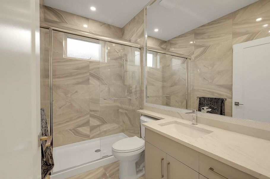 3073 E 3rd Avenue Vancouver, BC - 23