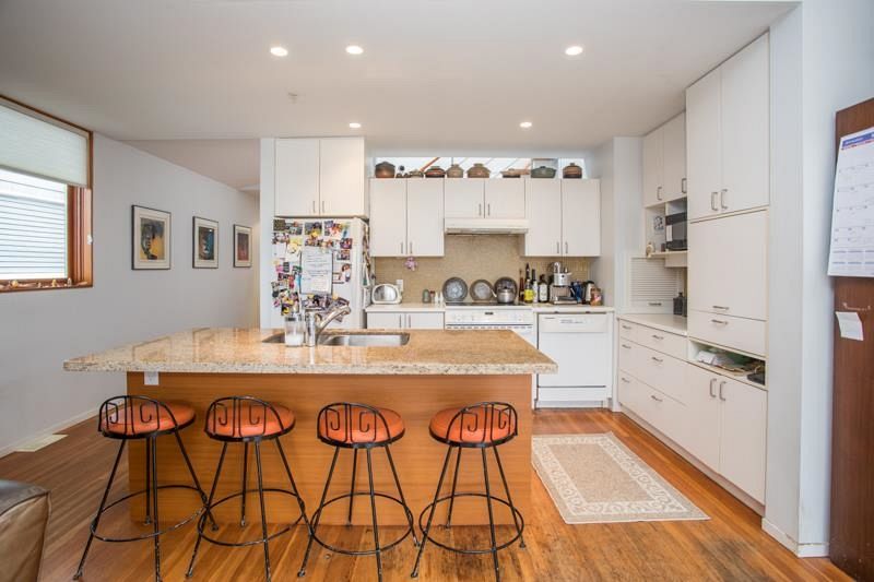 4436 W 12th Avenue Vancouver, BC - 5