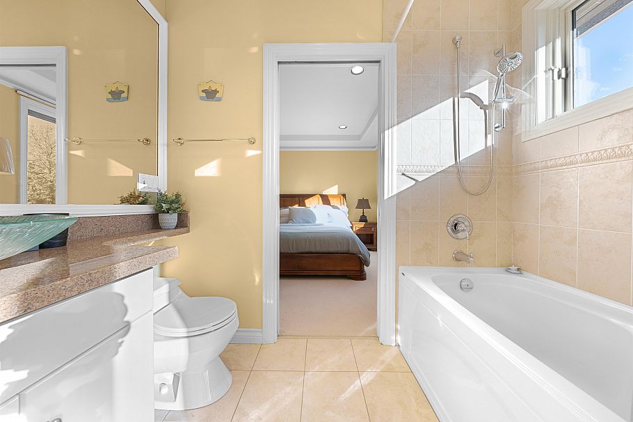 1426 W 48th Avenue Vancouver, BC - 15