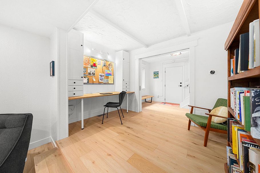 2052 Capilano Road North Vancouver, BC - 25