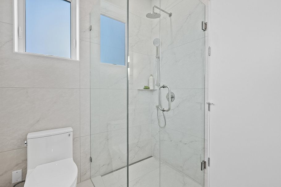 2 2253 Grant Street Vancouver, BC - 21