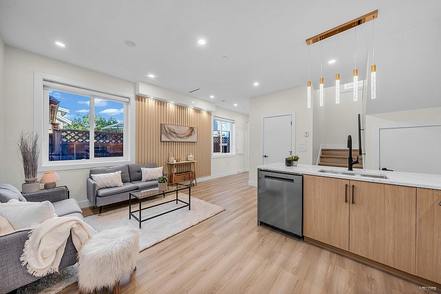 2 2703 East 3rd Avenue Vancouver, BC - 2