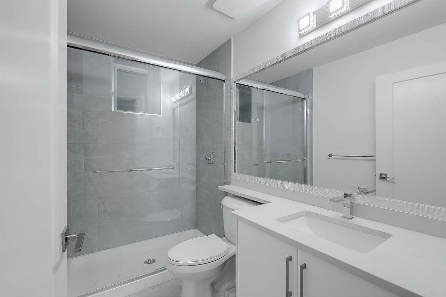 3073 E 3rd Avenue Vancouver, BC - 32