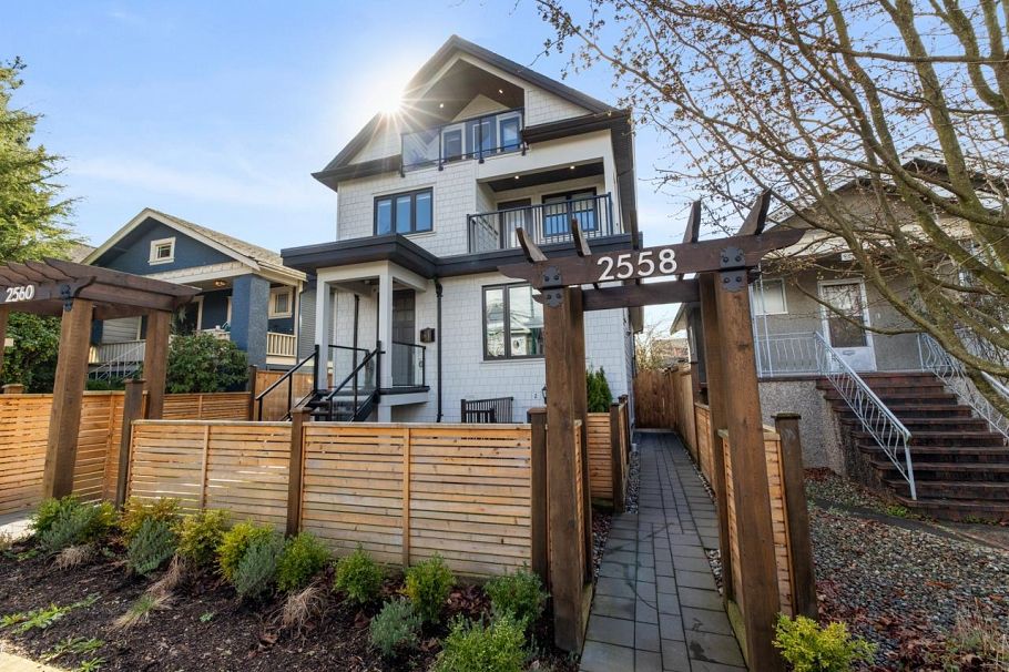 2558 Dundas Street Vancouver, BC - 36