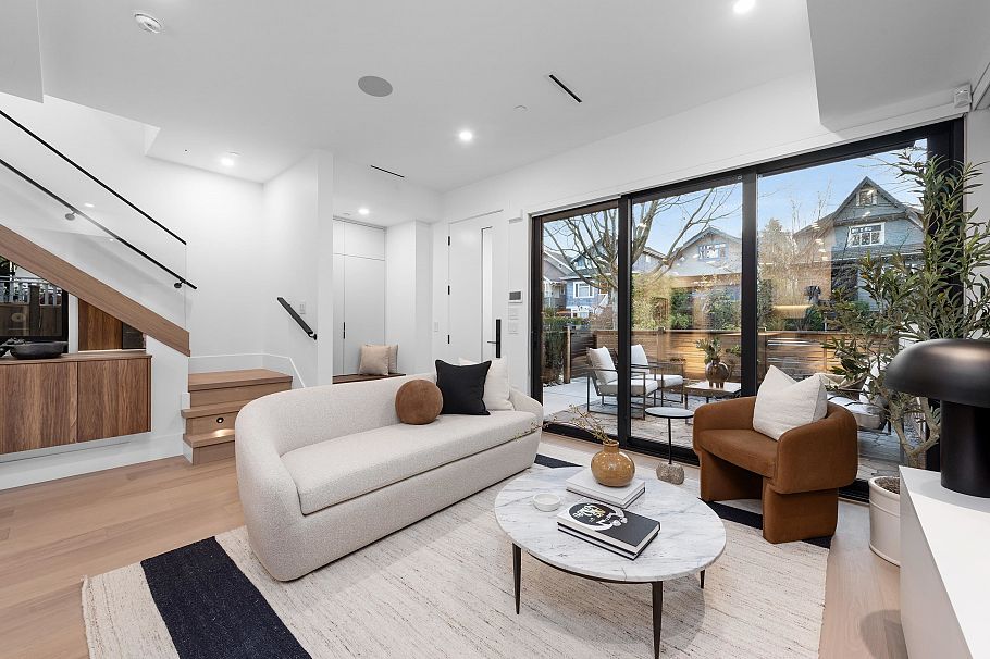 2 275 W 17th Avenue Vancouver, BC - 2