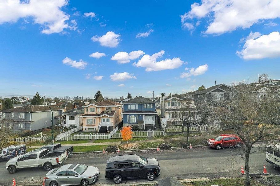 3073 E 3rd Avenue Vancouver, BC - 39