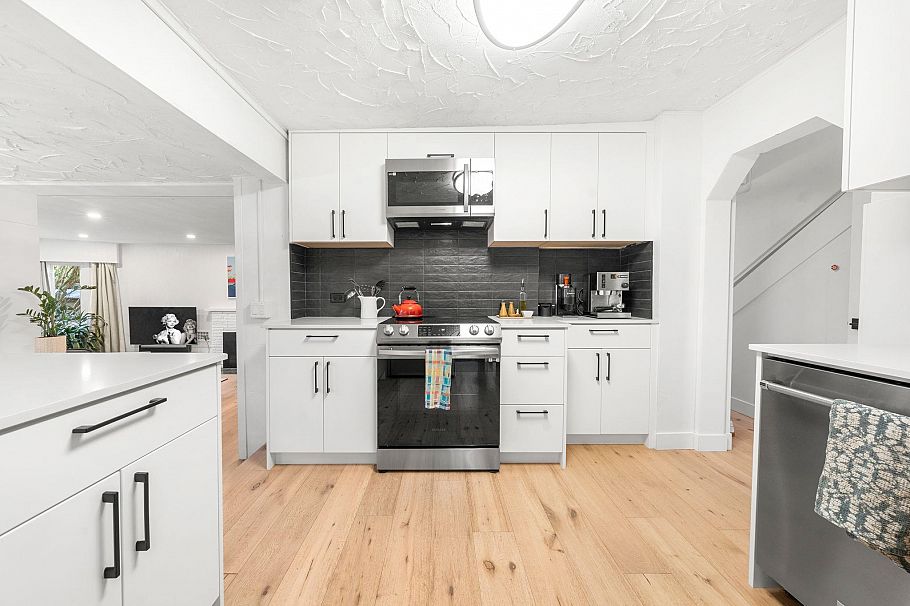 2052 Capilano Road North Vancouver, BC - 3