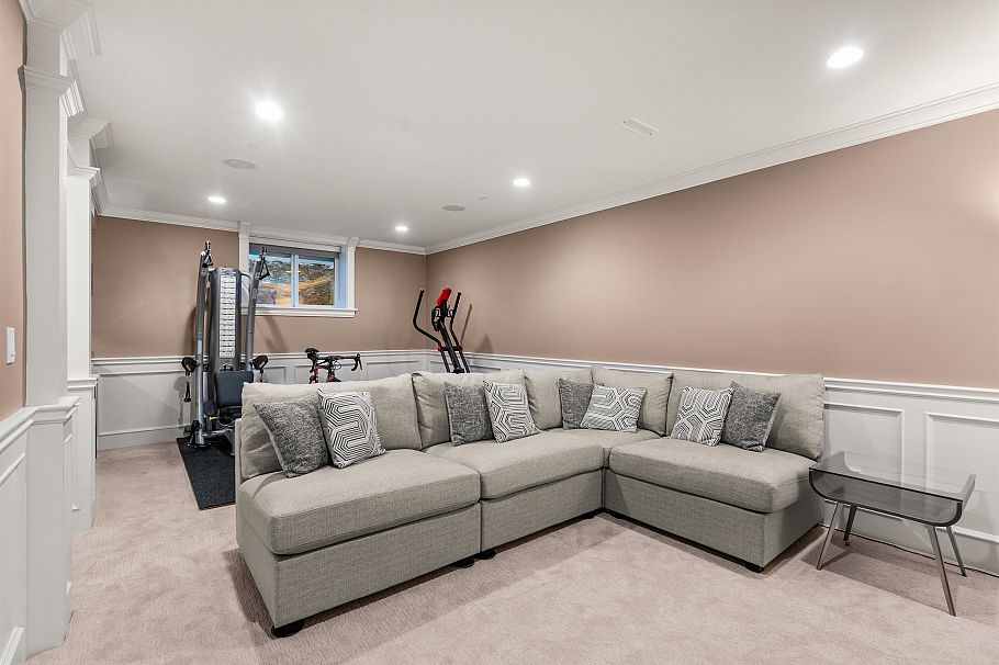 452 Tempe Crescent North Vancouver, BC - 32