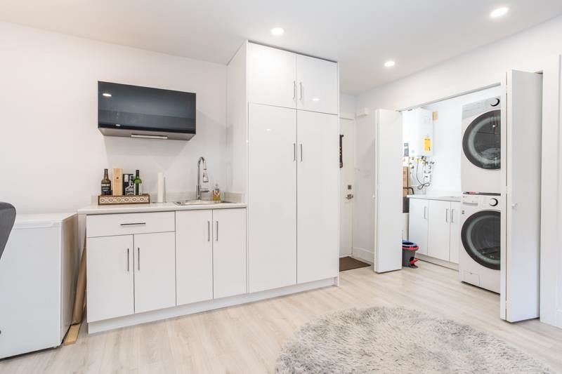 344 W 23rd Street North Vancouver, BC - 25