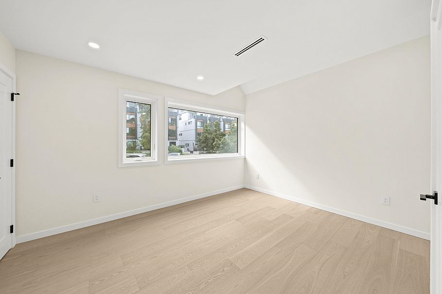 1 2091 E 20th Avenue Vancouver, BC - 22