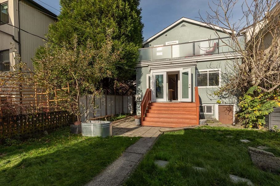 1636 Frances Street Vancouver, BC - 37