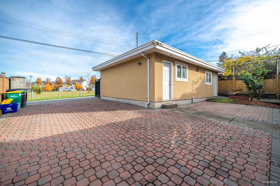 3559 Worthington Drive Vancouver, BC - 37