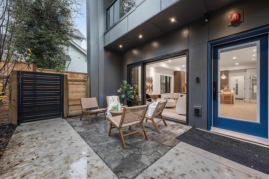 2 273 W 17th Avenue Vancouver, BC - 1