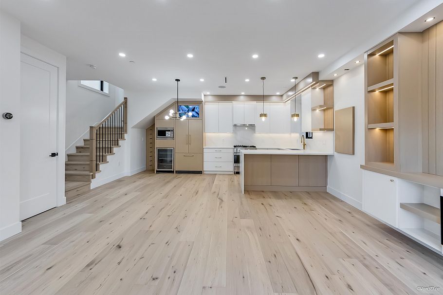 1 150 E 51 Avenue Vancouver, BC - 3