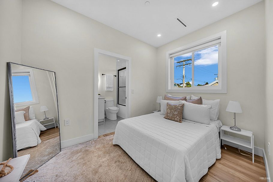 2 2703 East 3rd Avenue Vancouver, BC - 14