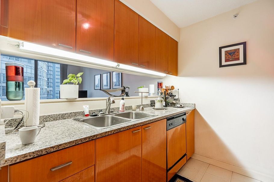 1807 1200 W Georgia Street Vancouver, BC - 10