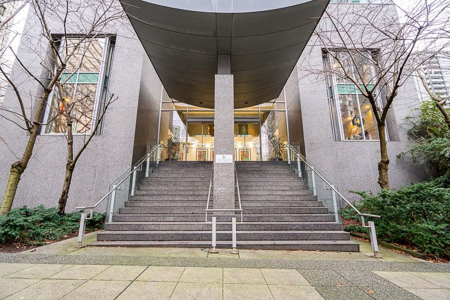 1807 1200 W Georgia Street Vancouver, BC - 3