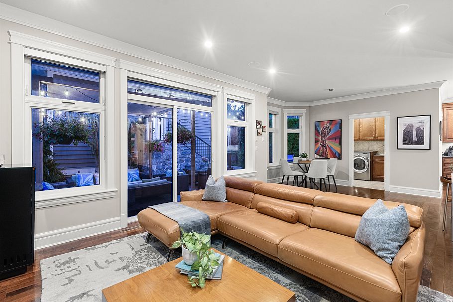 452 Tempe Crescent North Vancouver, BC - 16