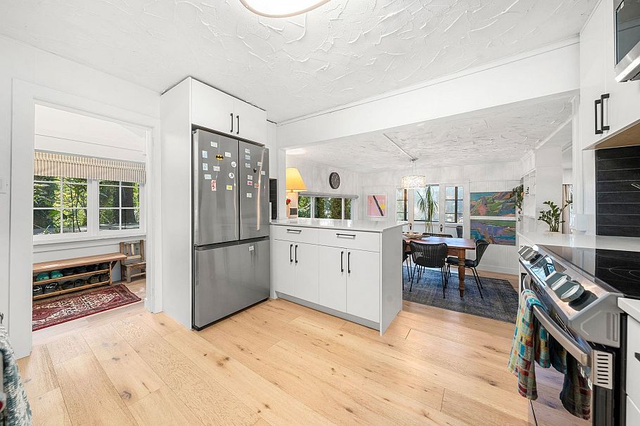 2052 Capilano Road North Vancouver, BC - 16