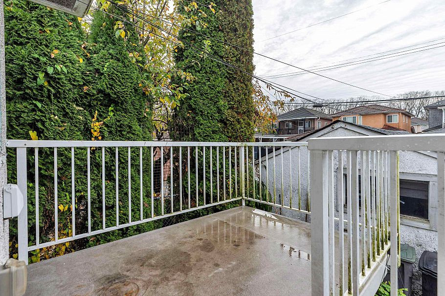 2052 E 41st Avenue Vancouver, BC - 17