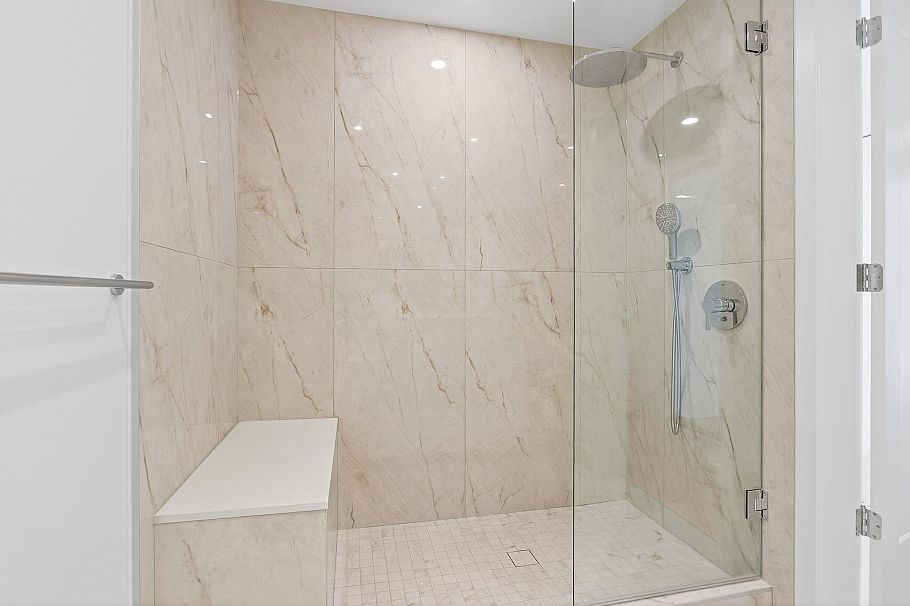 703 135 E 13th Street North Vancouver, BC - 32