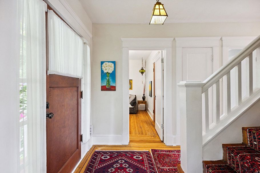 349 E 24th Street North Vancouver, BC - 3