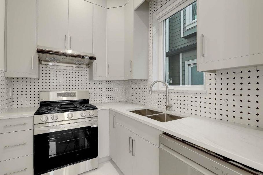 3073 E 3rd Avenue Vancouver, BC - 17