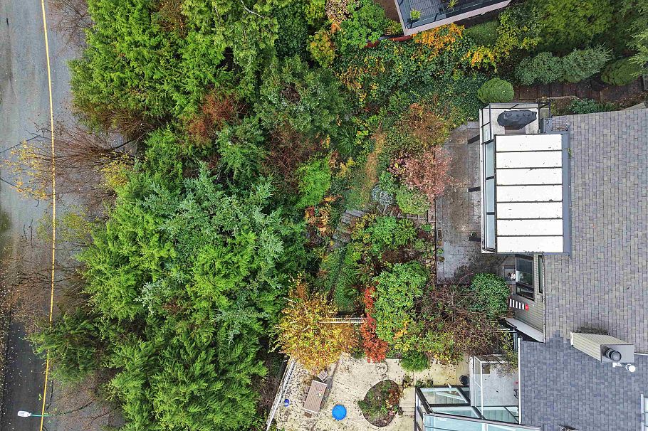 5625 Eagle Court North Vancouver, BC - 34