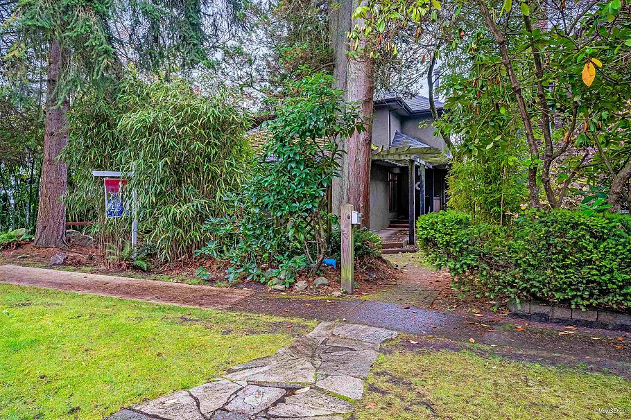 3758 W 35th Avenue Vancouver, BC - 3