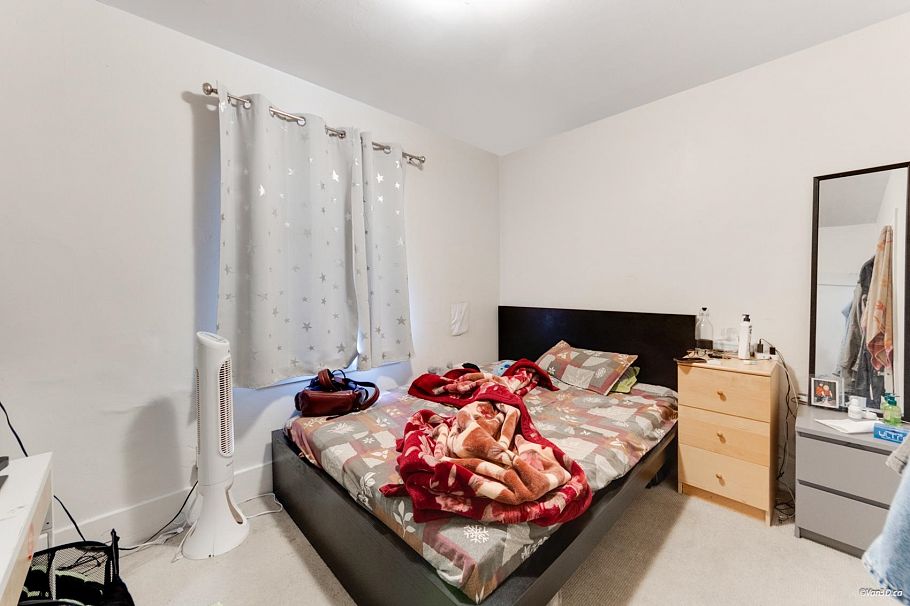 4358 Victoria Drive Vancouver, BC - 9