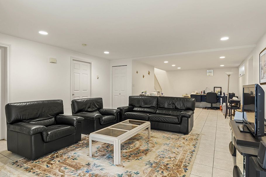 1270 W 46th Avenue Vancouver, BC - 25