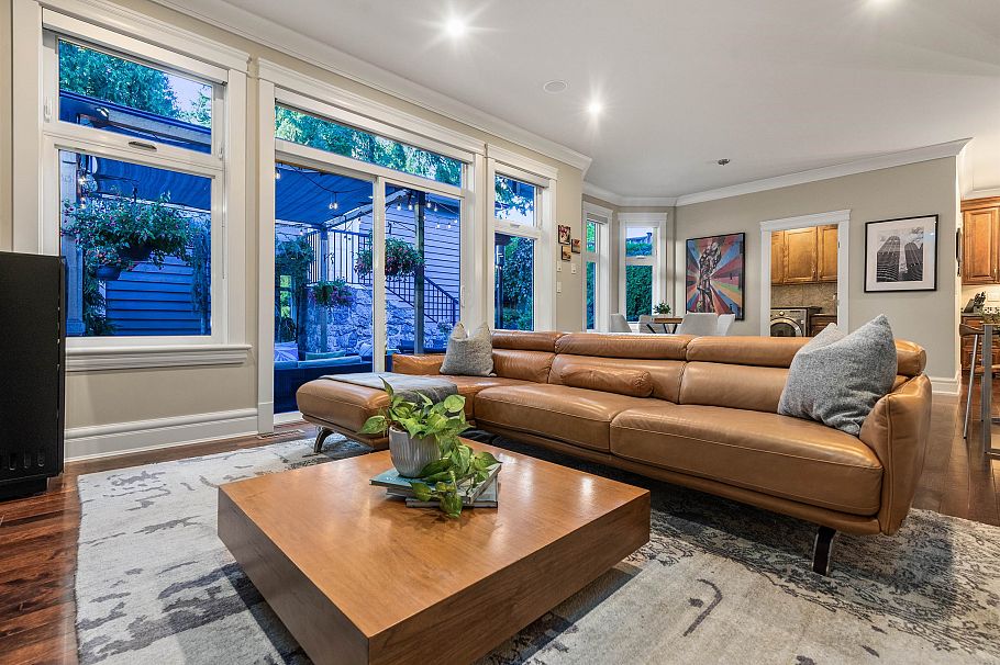 452 Tempe Crescent North Vancouver, BC - 18