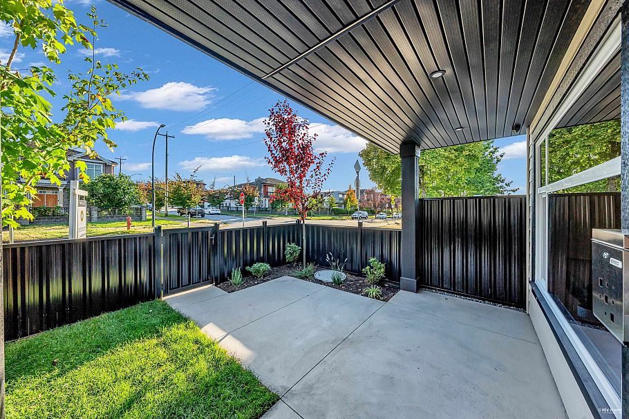 1 2705 East 3rd Avenue Vancouver, BC - 1