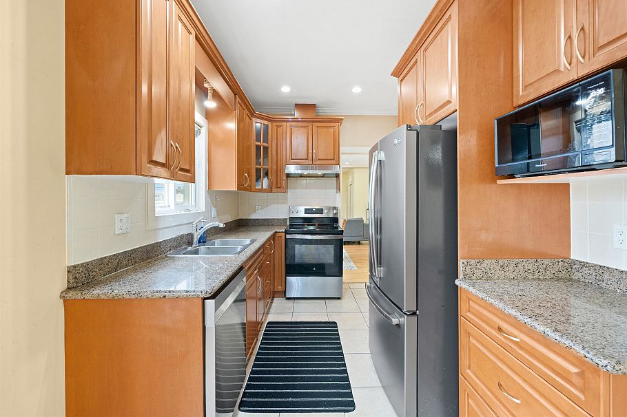 3806 Pine Street Burnaby, BC - 8