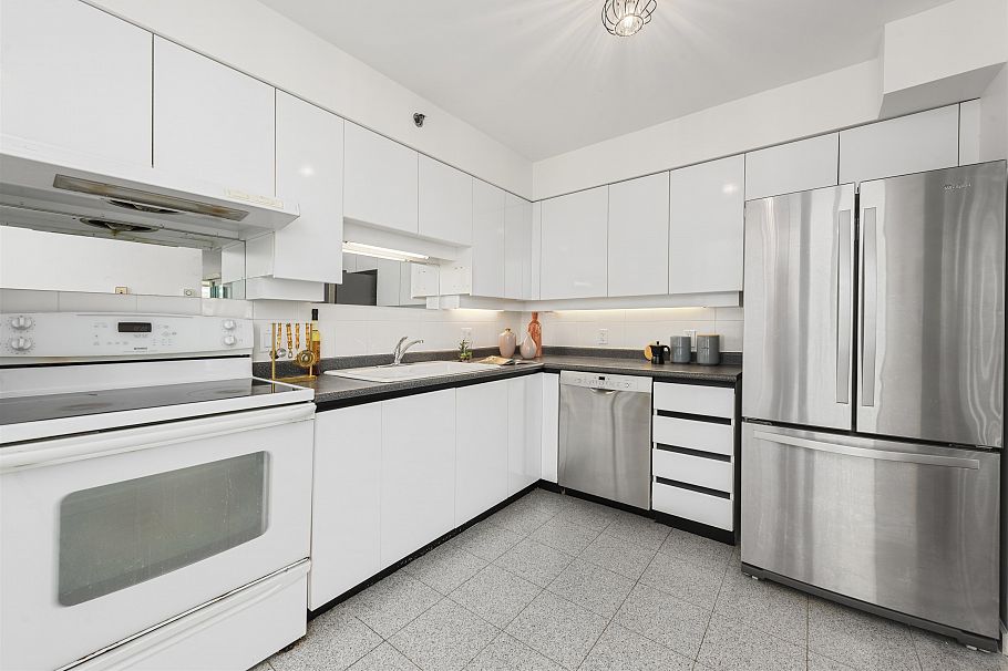 805 1132 Haro Street Vancouver, BC - 14