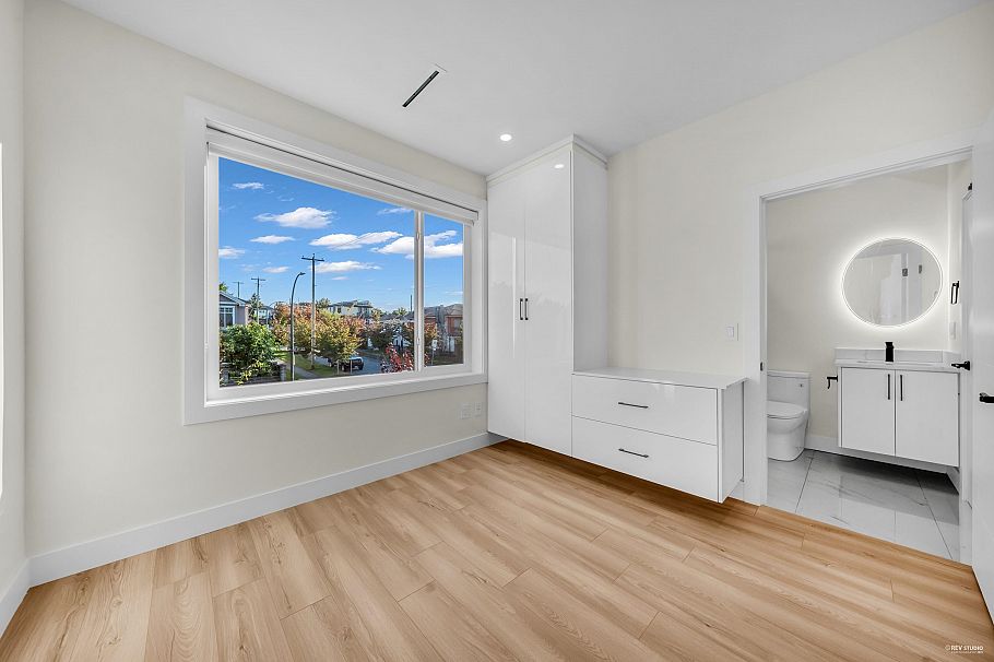 1 2705 East 3rd Avenue Vancouver, BC - 7