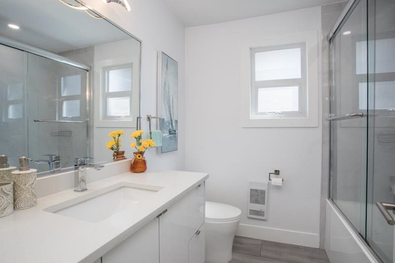 344 W 23rd Street North Vancouver, BC - 20