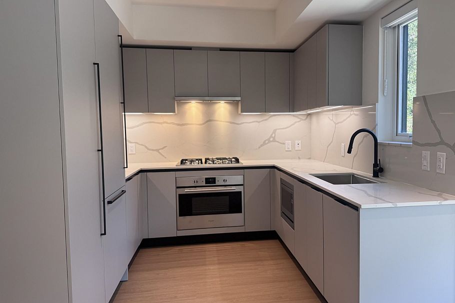 203 2235 E Broadway Vancouver, BC - 5