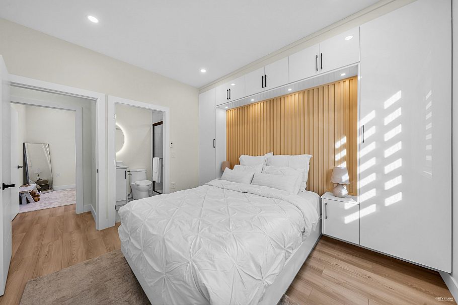 2 2703 East 3rd Avenue Vancouver, BC - 16