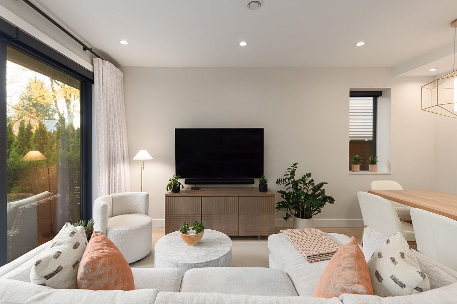 2939 W 15th Avenue Vancouver, BC - 9