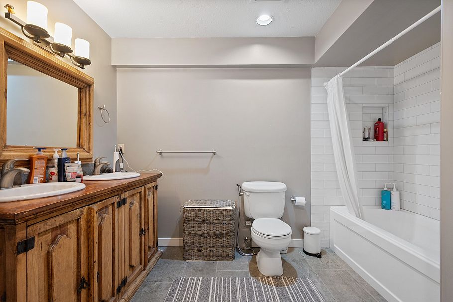 5625 Eagle Court North Vancouver, BC - 22