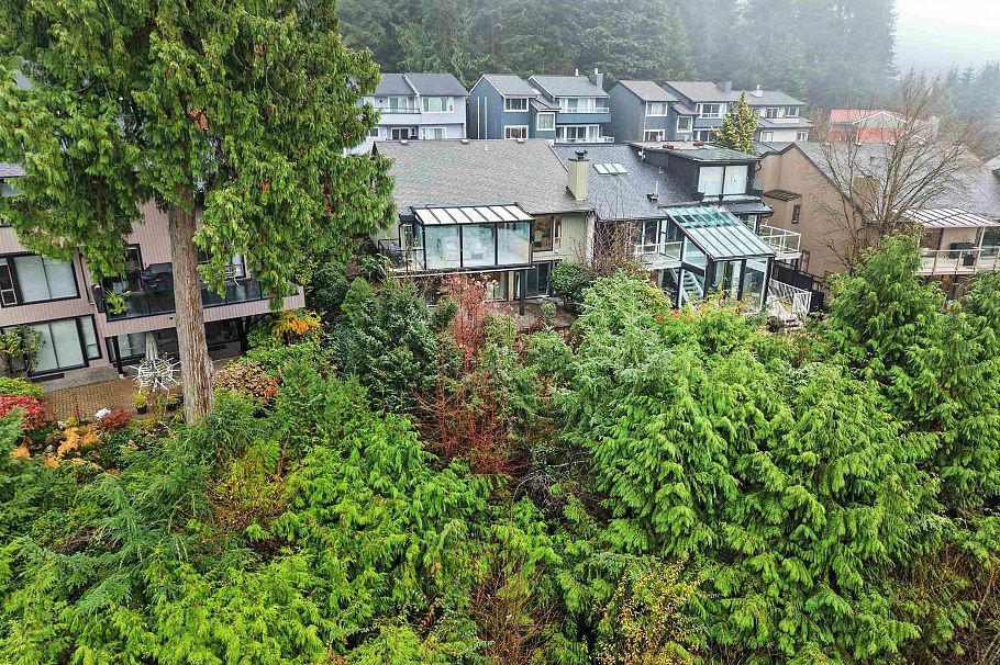 5625 Eagle Court North Vancouver, BC - 32