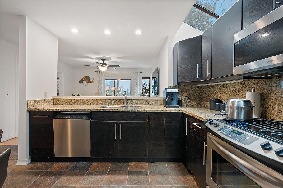 5625 Eagle Court North Vancouver, BC - 14