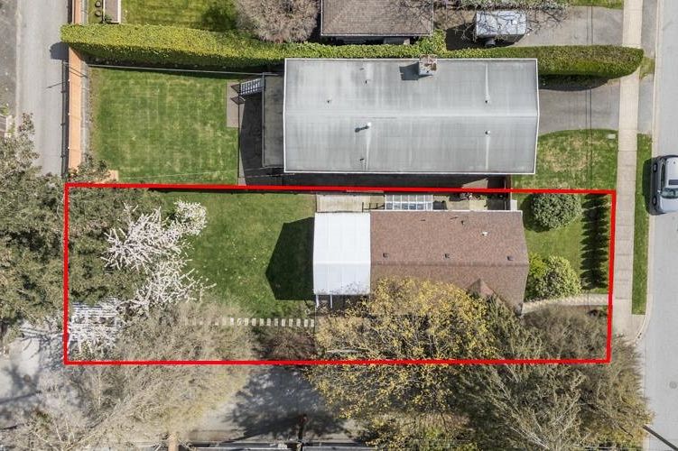 344 W 23rd Street North Vancouver, BC - 38