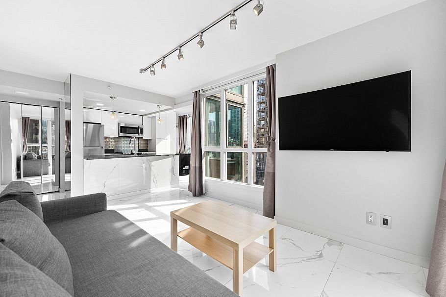 702 1188 Howe Street Vancouver, BC - 3