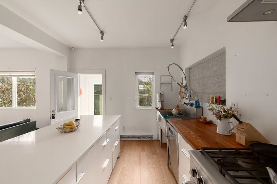 1636 Frances Street Vancouver, BC - 4