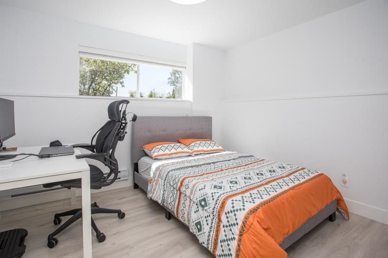 344 W 23rd Street North Vancouver, BC - 27