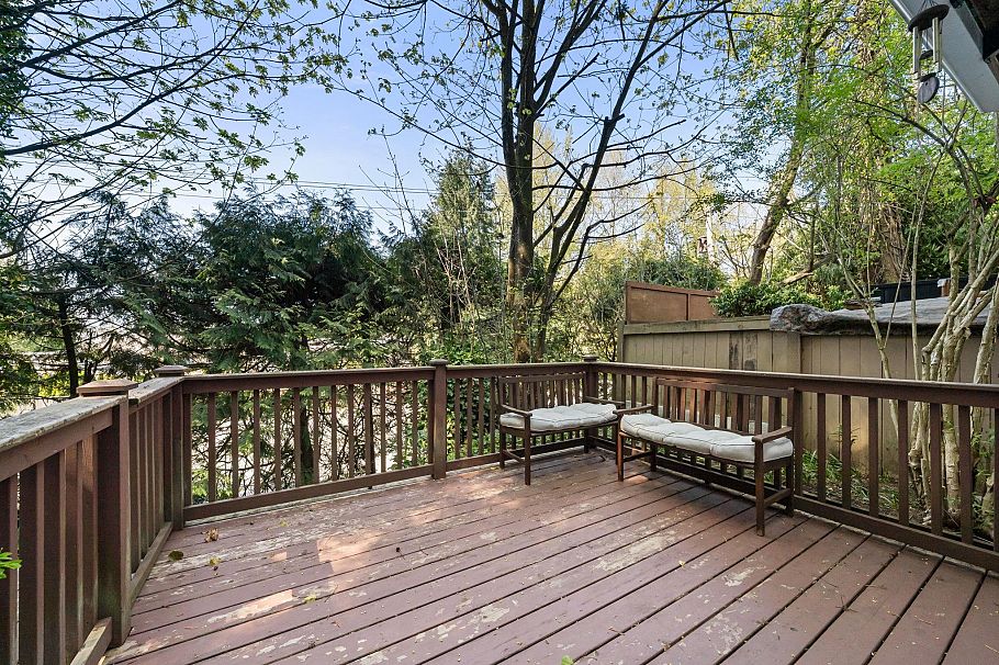 2052 Capilano Road North Vancouver, BC - 32